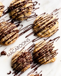 Chocolate drizzle macaroons